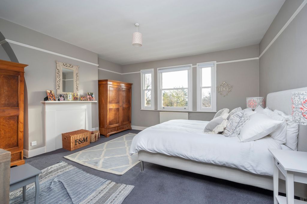 Property photo 3 of 12 16Aridgway07