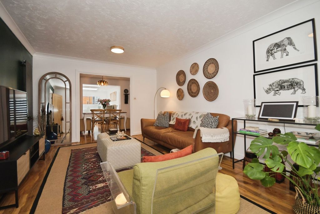 Property photo 2 of 17 Photo