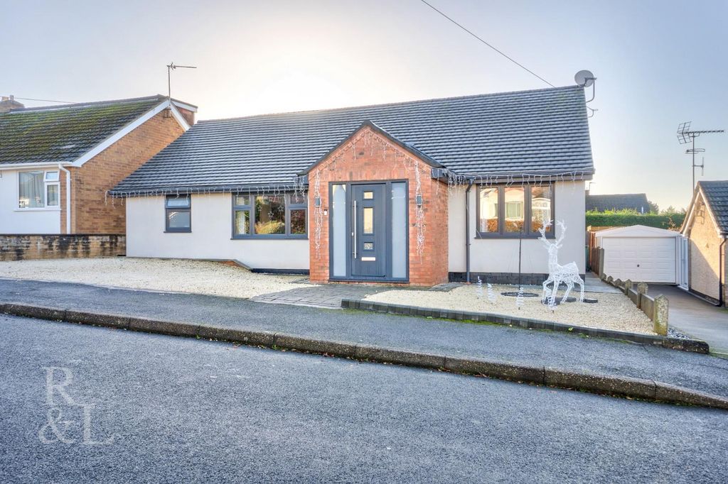 Property photo 1 of 25 11 Homecroft (7).Jpg