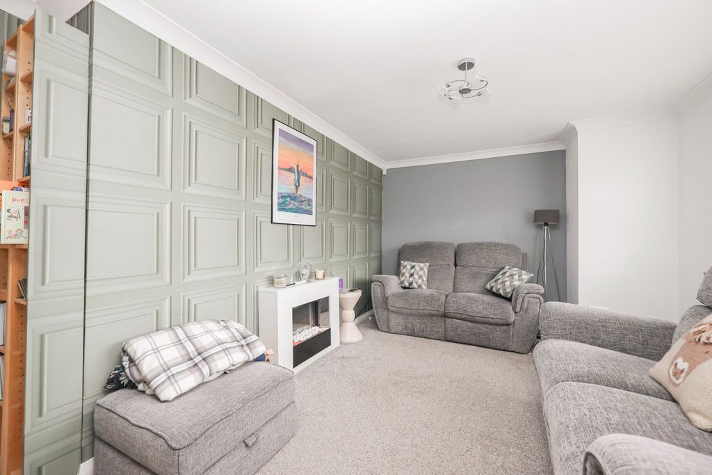 Property photo 2 of 30 4824261