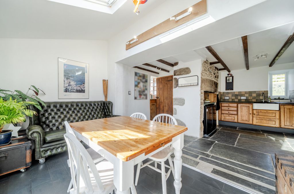 Property photo 2 of 21 2 - 1453004-11-69Eb9F...