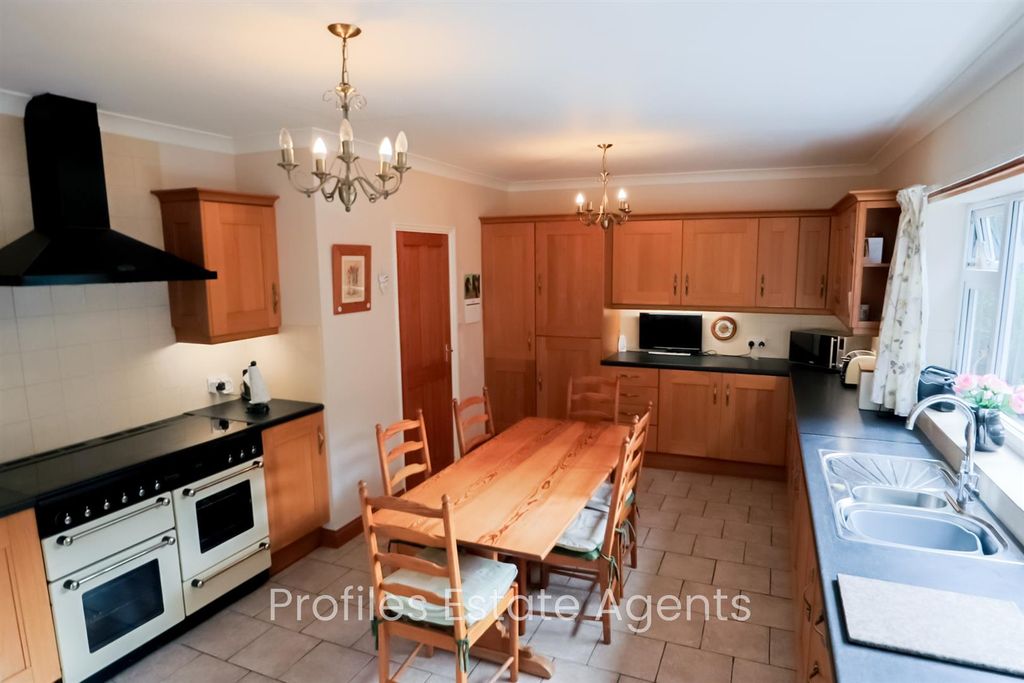 Property photo 3 of 30 Spacious Breakfast Kichen (Rear).