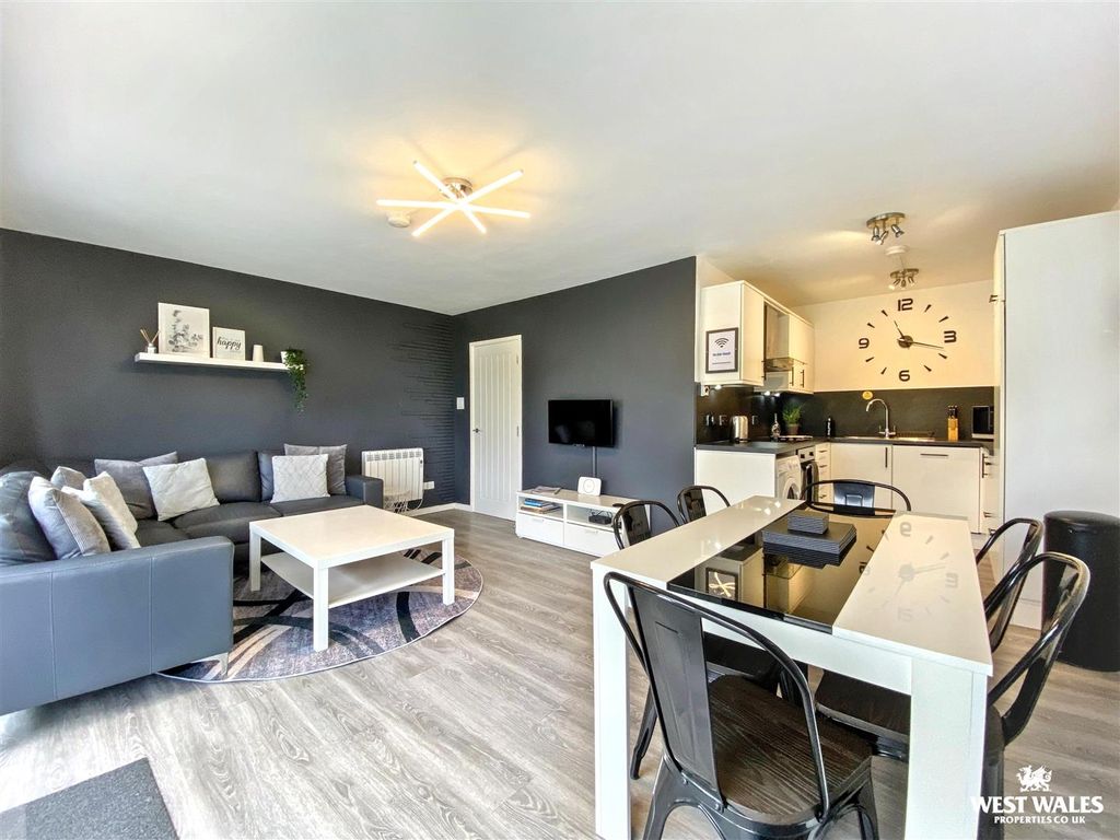 Property photo 2 of 21 Img_8883.Jpg