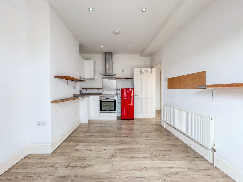 Property photo 2 of 13 4896147