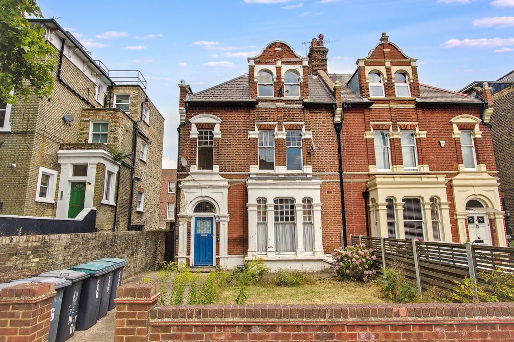 Property photo 1 of 9 Flat C, 6 Great North Road, Highgate, London N6 4LX