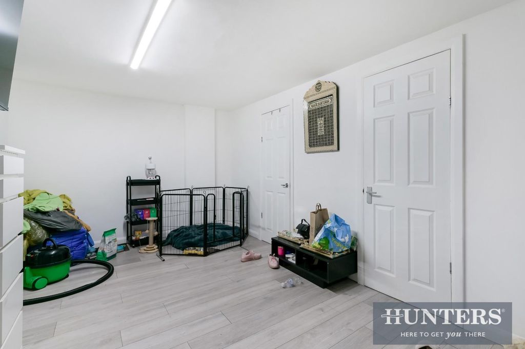 Property photo 2 of 8 Ferndale Avenue, -25.Jpg