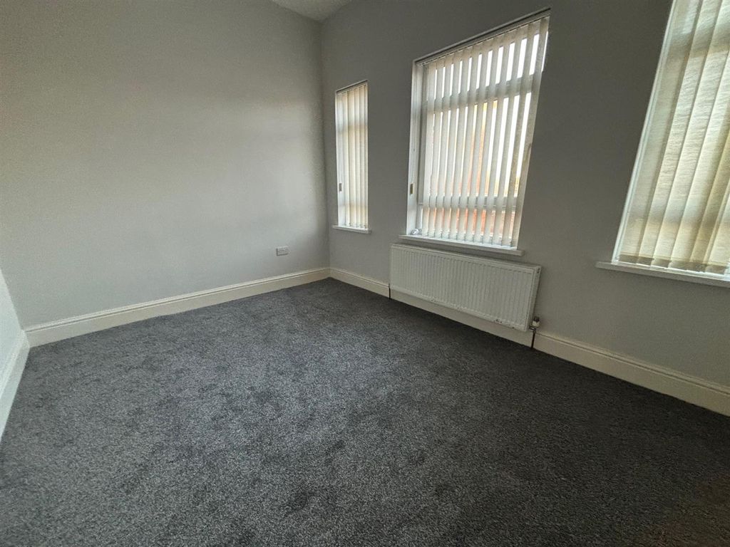 Property photo 3 of 7 Bed 1.Jpg