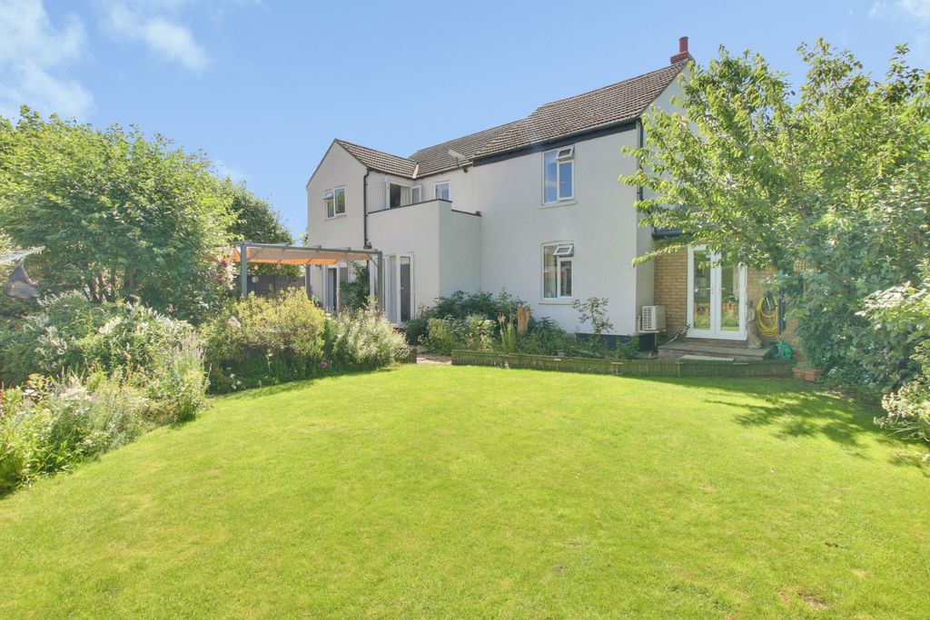 Property photo 2 of 33