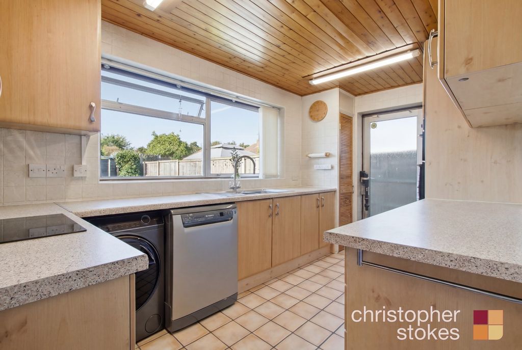 Property photo 3 of 17 5216495