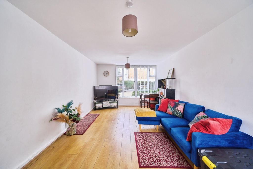Property photo 3 of 10 Pbox-Img.Jpg