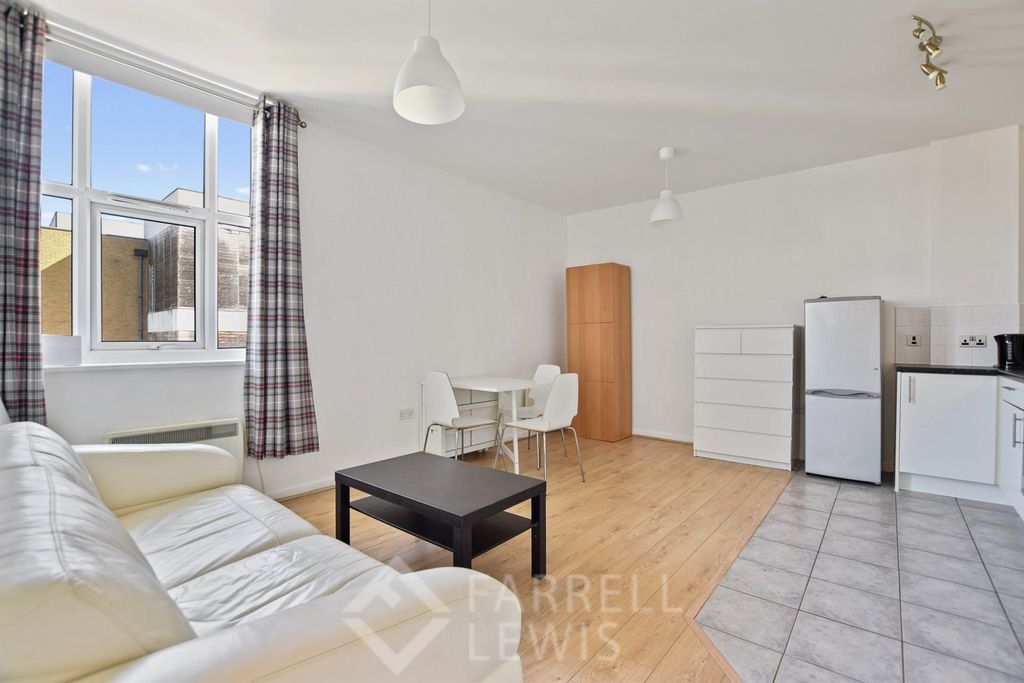 Property photo 3 of 10