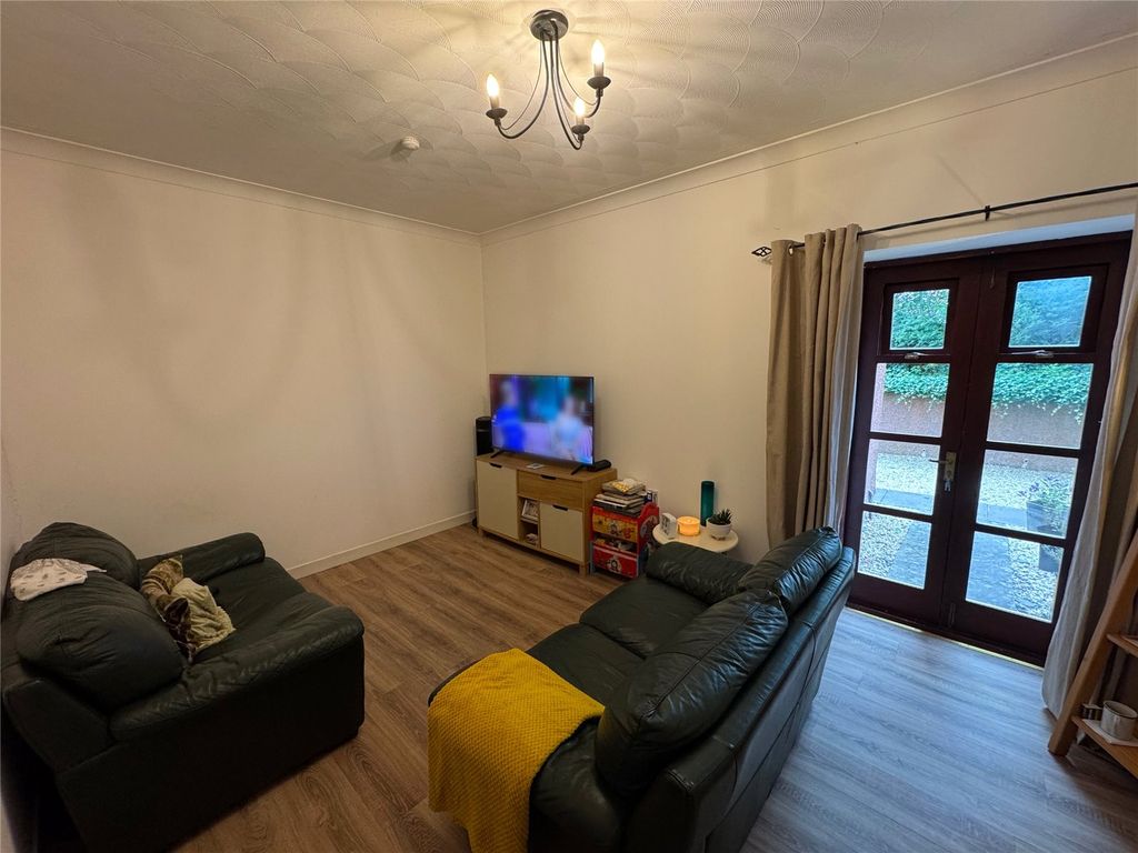 Property photo 3 of 14 Picture No. 32
