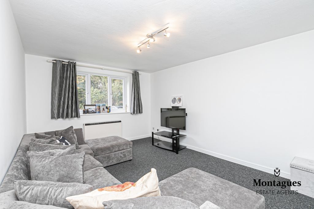 Property photo 2 of 11 Photo 6