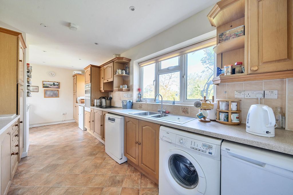 Property photo 3 of 18 Kitchen