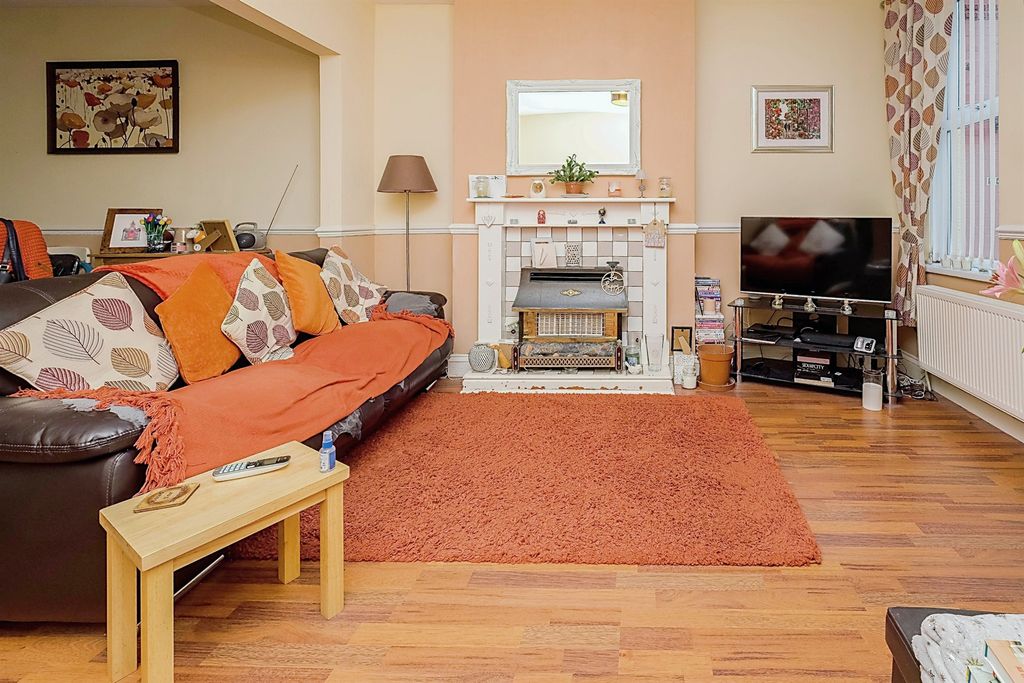 Property photo 3 of 12