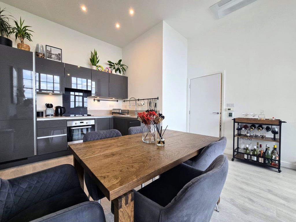Property photo 2 of 16 Dining/Kithcen