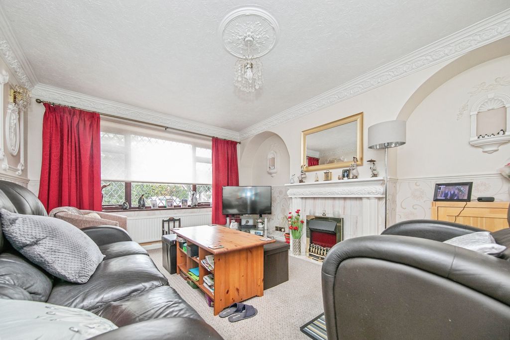 Property photo 2 of 11
