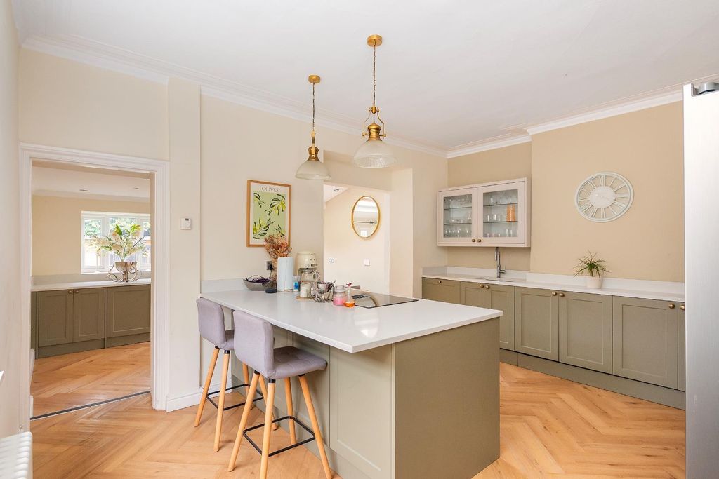 Property photo 3 of 26 C1V0D5Rfs - Kitchen E.Jpg