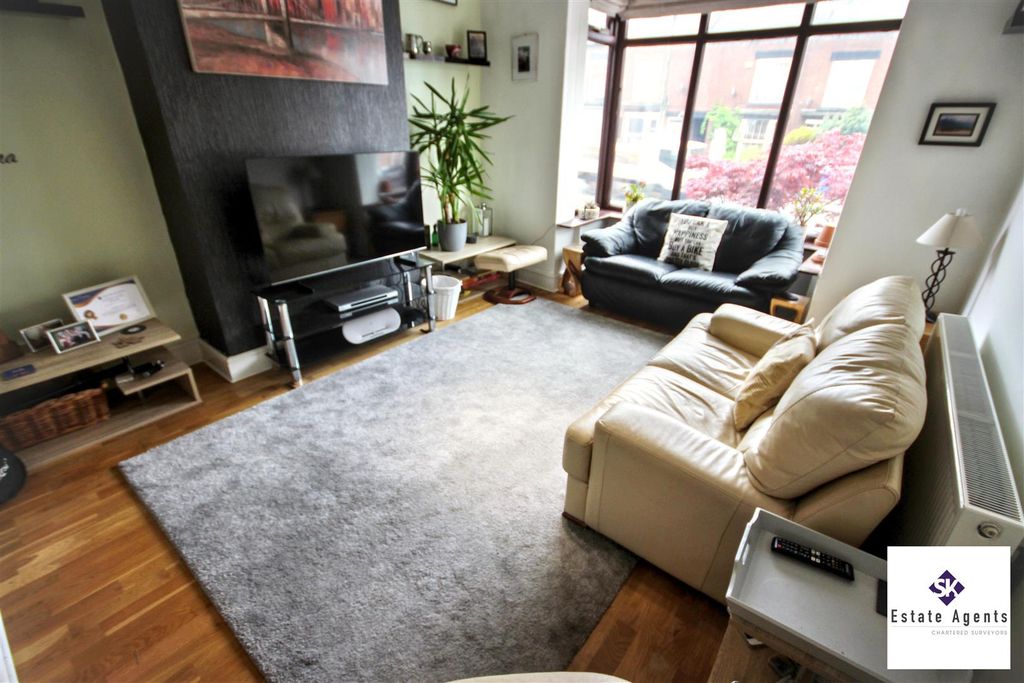 Property photo 2 of 22 Lounge