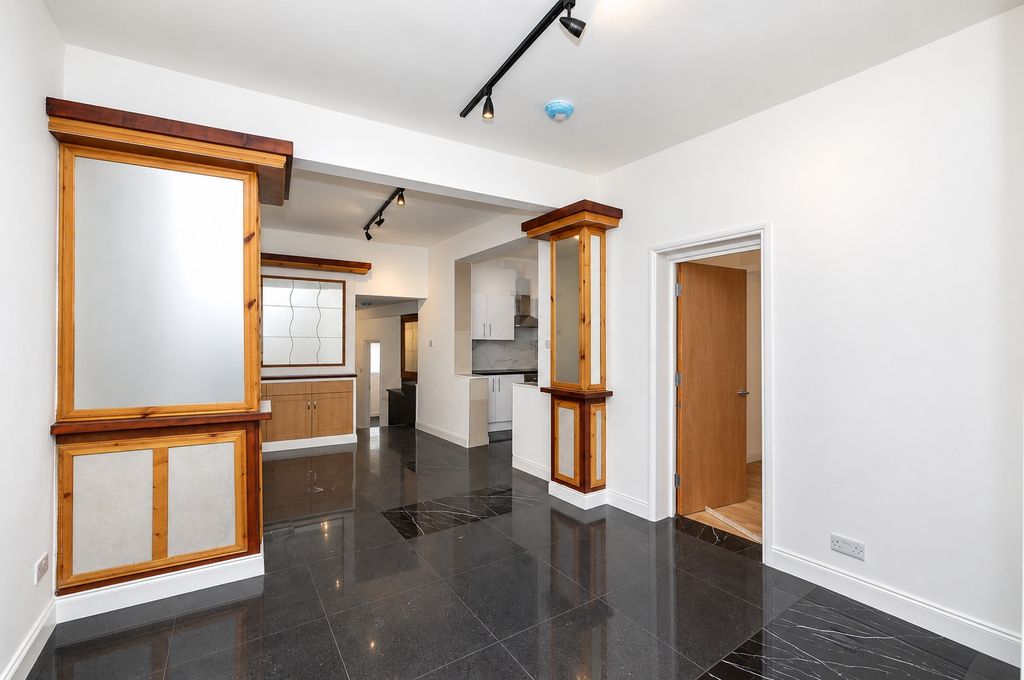 Property photo 2 of 11 4850331