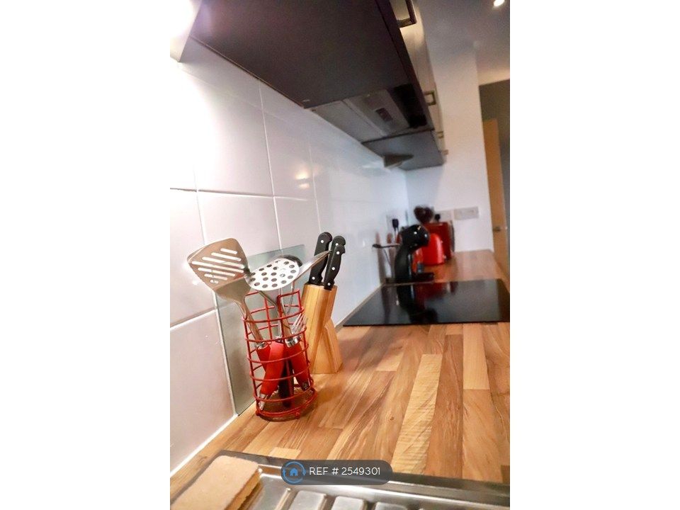 Property photo 2 of 17 Kitchen - Fully Equipped