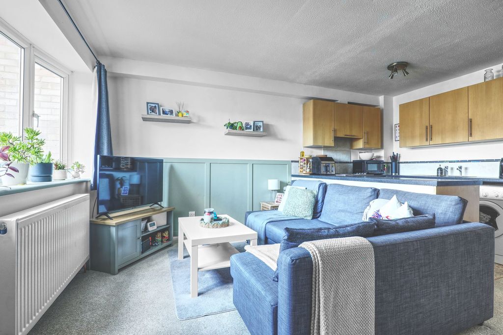 Property photo 2 of 8