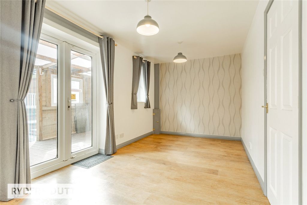 Property photo 3 of 22 Dining Area