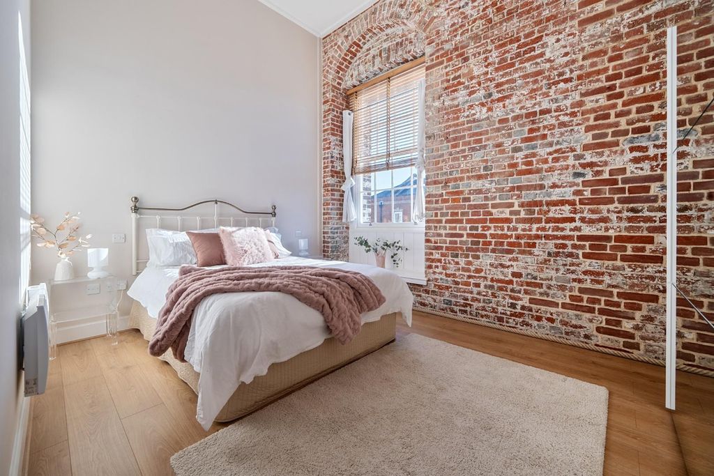 Property photo 3 of 10 5