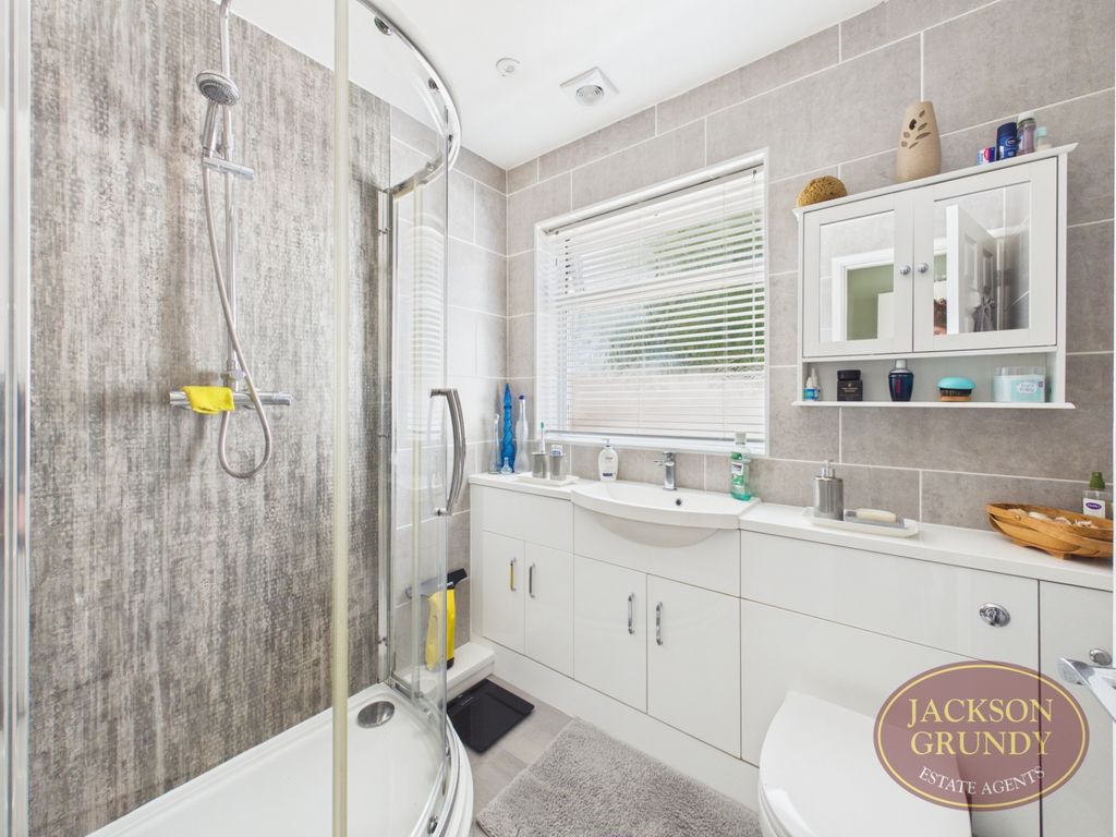Property photo 3 of 19 Swann Dale Close