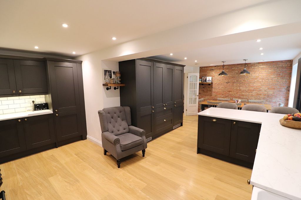 Property photo 2 of 19 Picture No. 07