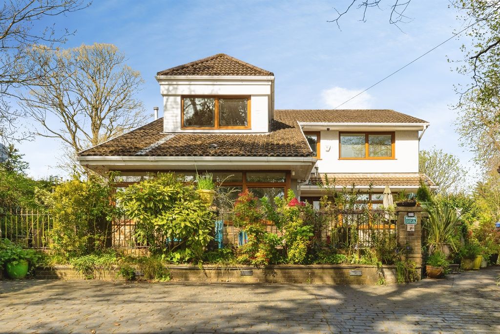 Property photo 2 of 25