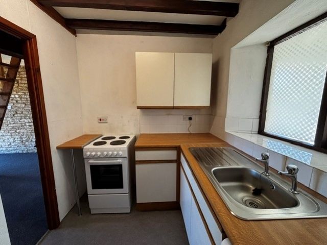 Property photo 2 of 9 Kitchen