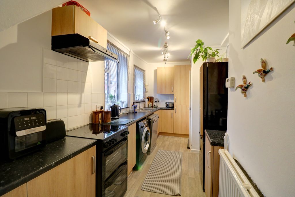 Property photo 2 of 22 Kitchen 1.1
