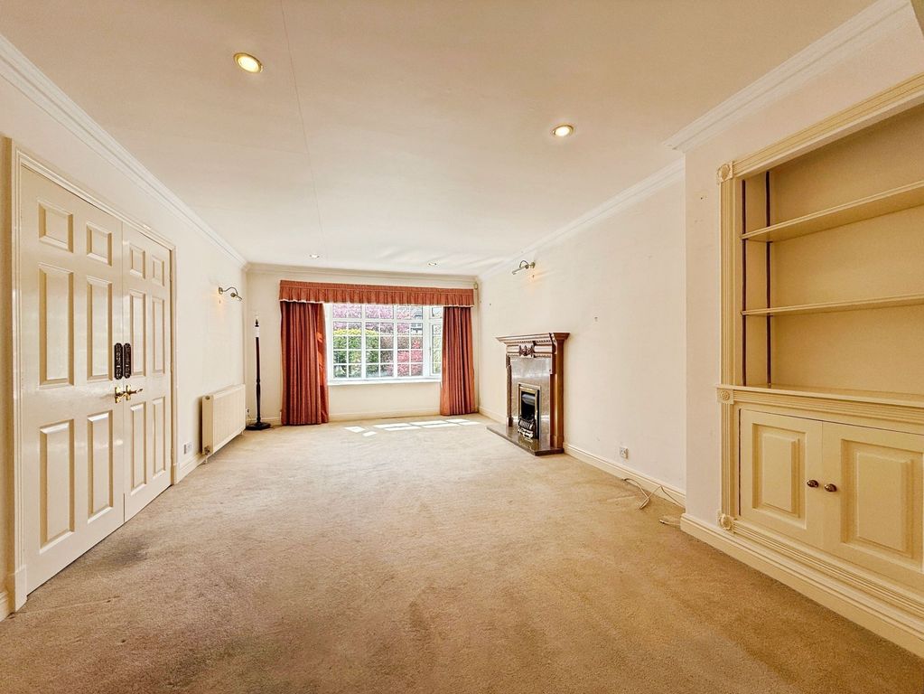 Property photo 3 of 19 Living Room