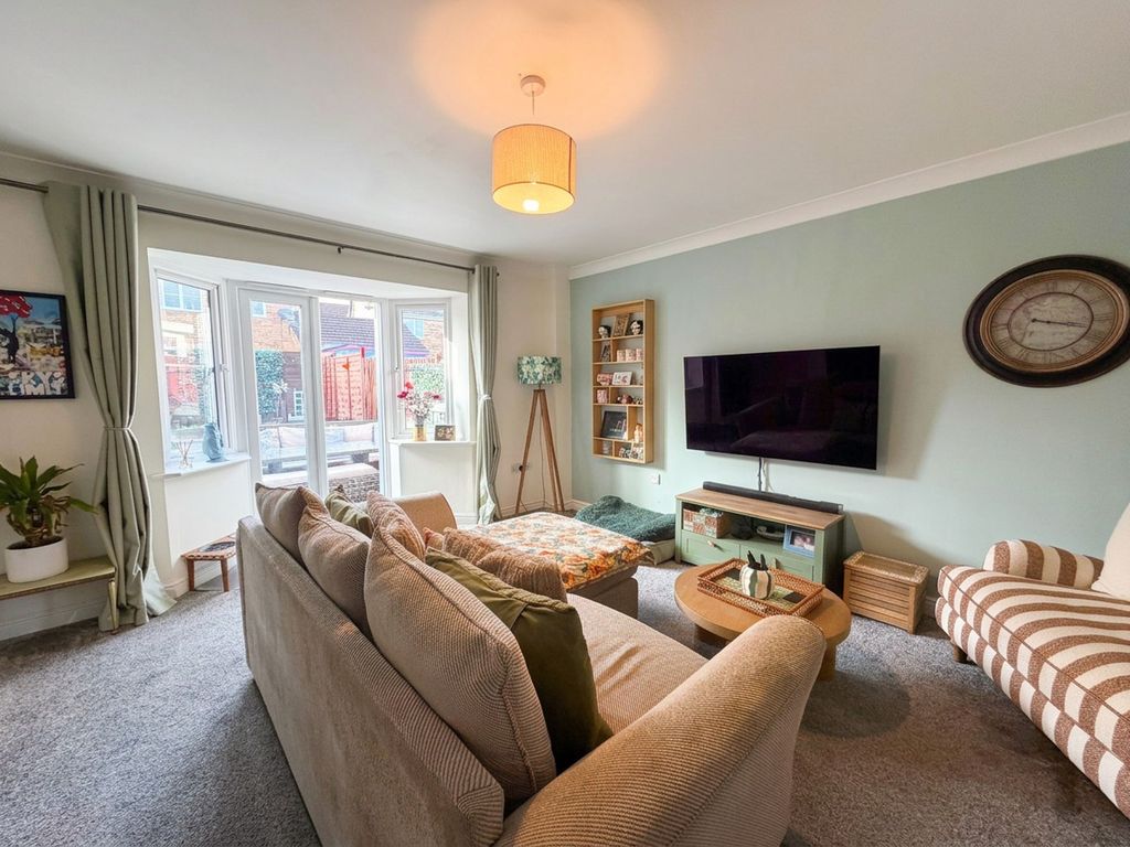 Property photo 2 of 10 Living Room