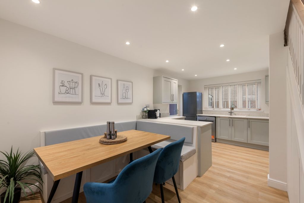 Property photo 2 of 25