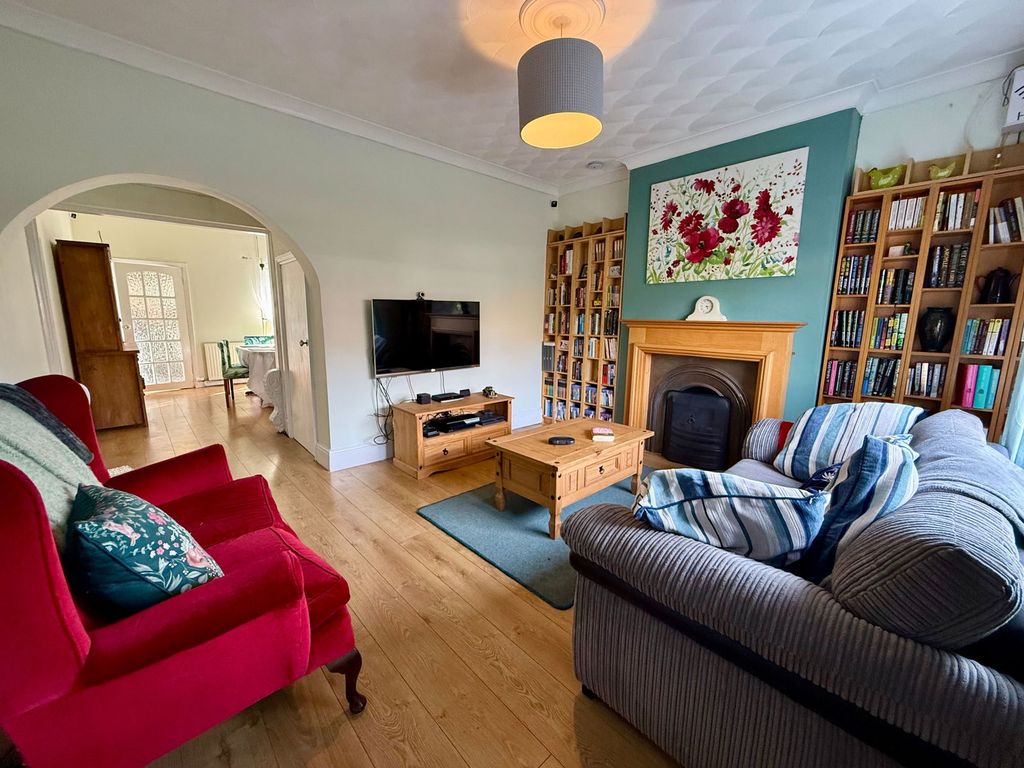Property photo 2 of 28