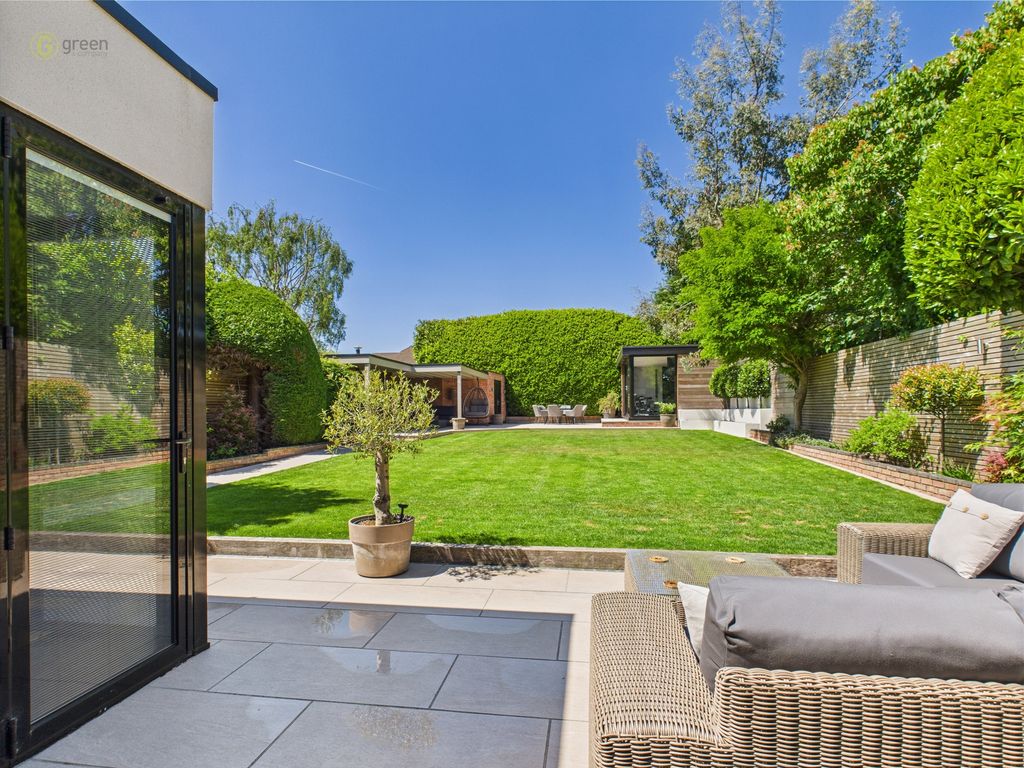 Property photo 2 of 35 Cam03830G0-Pr0148-Still025