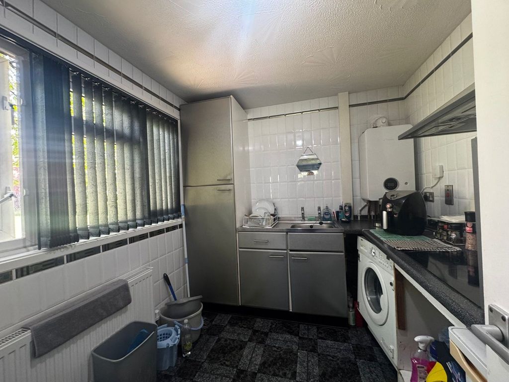 Property photo 3 of 6 Kitchen