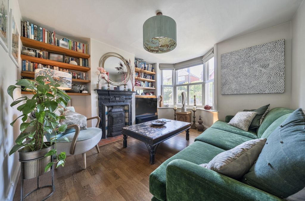 Property photo 2 of 17