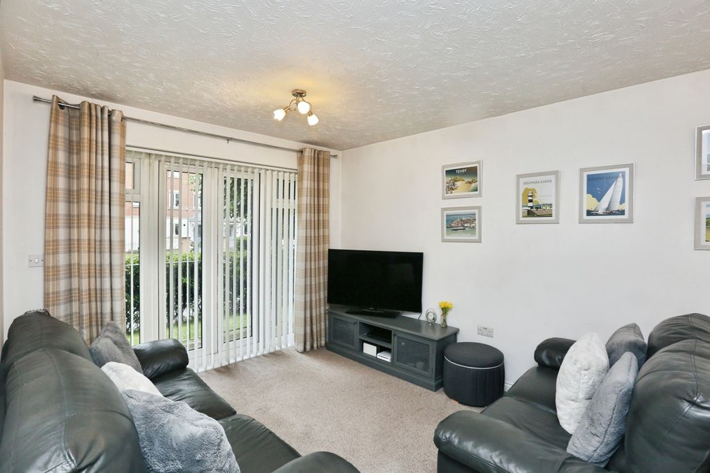 Property photo 3 of 17 Pbox-Img.Jpg