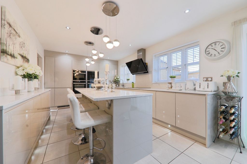 Property photo 2 of 22 4193615