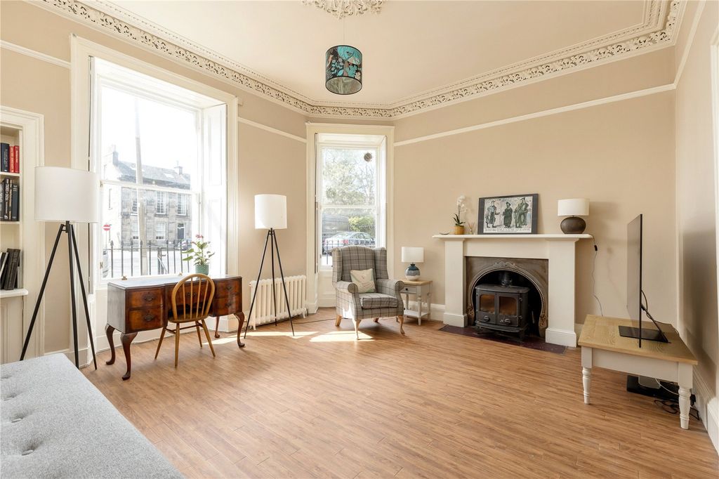 Property photo 3 of 15 Sitting Room