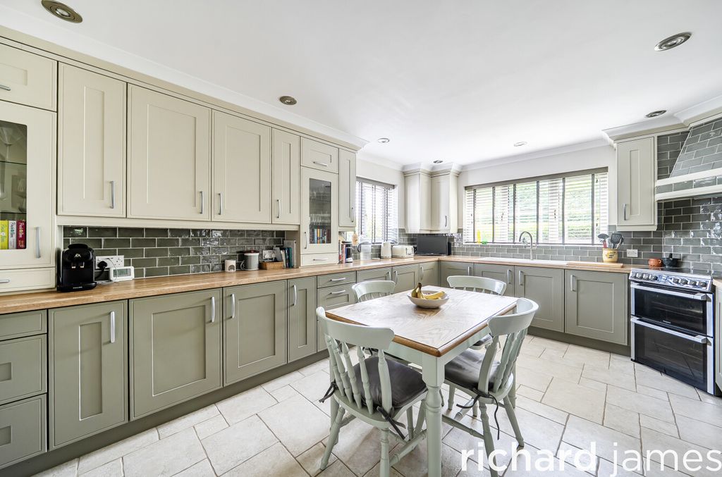 Property photo 3 of 21 0F267A6A424c468E991F9c47E8c23F0d
