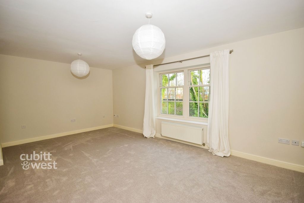 Property photo 2 of 9 69845928-Dsc_2768