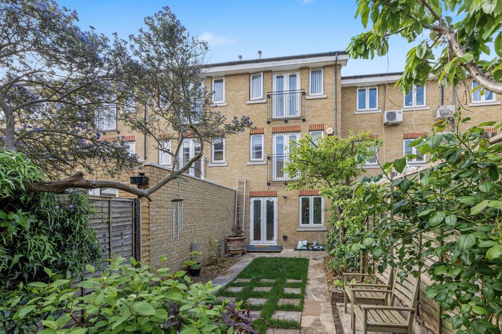 Property photo 2 of 28