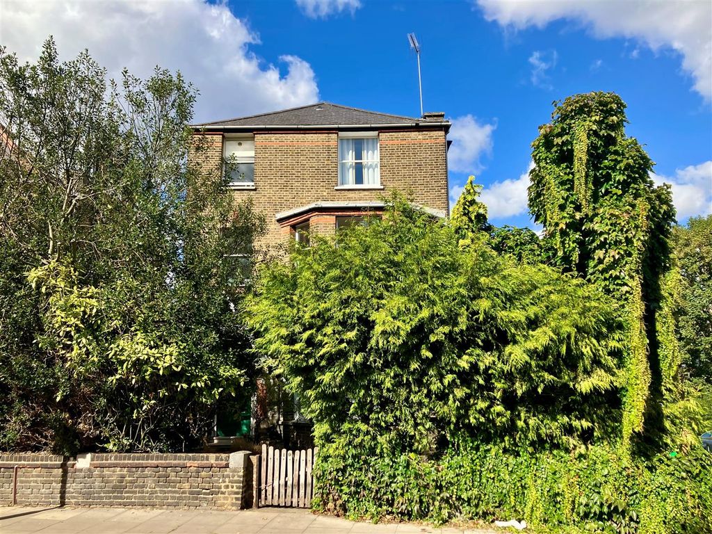 Property photo 1 of 17 Carleton Ext.Jpg