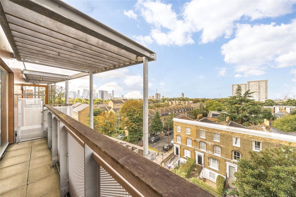 Property photo 1 of 11 Balcony