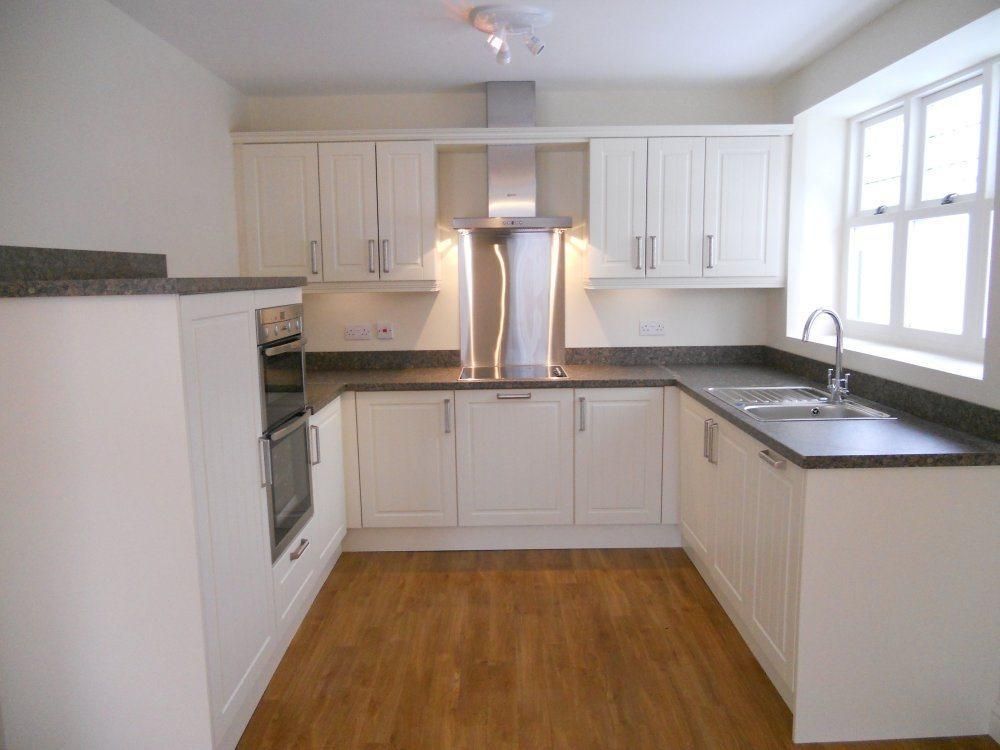 Property photo 3 of 11 Kitchen