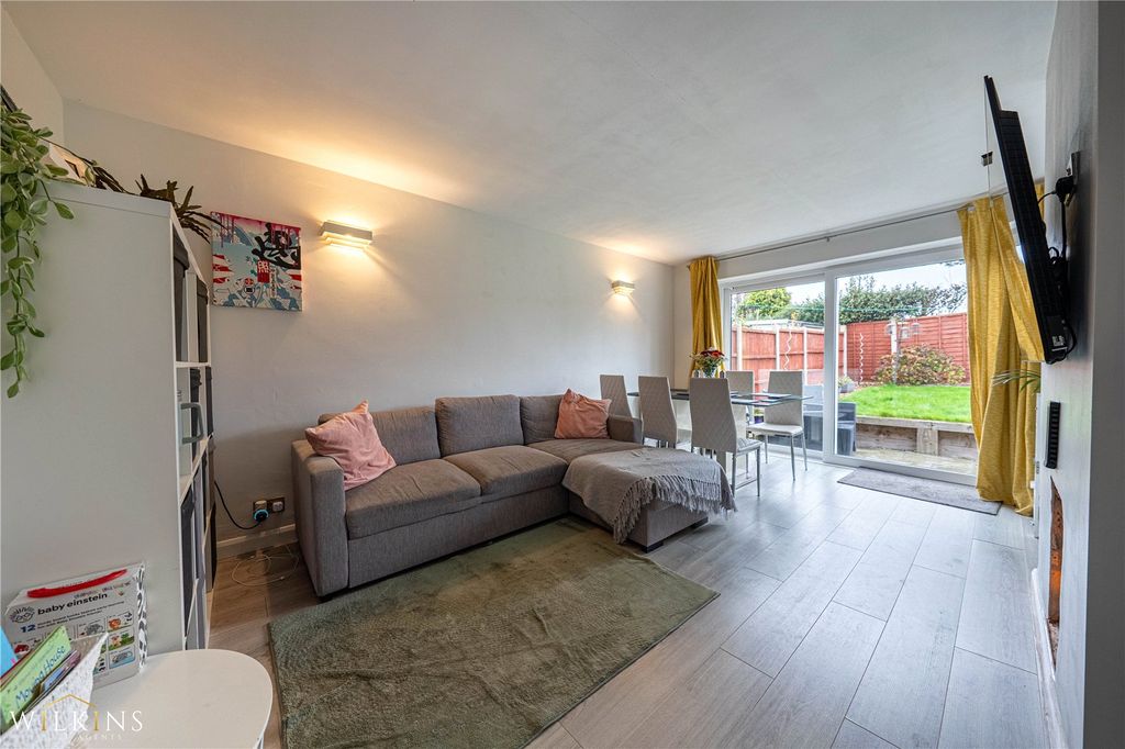 Property photo 2 of 27 Picture No. 16